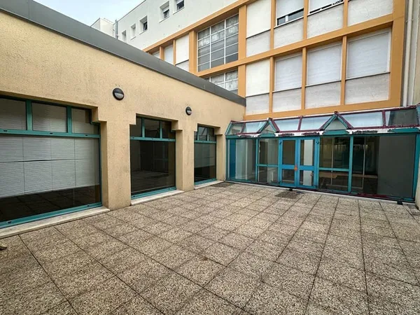 Locaux/Bureaux 776m²