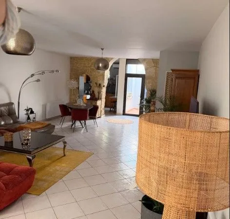 Ensemble immobilier habitation et local commercial