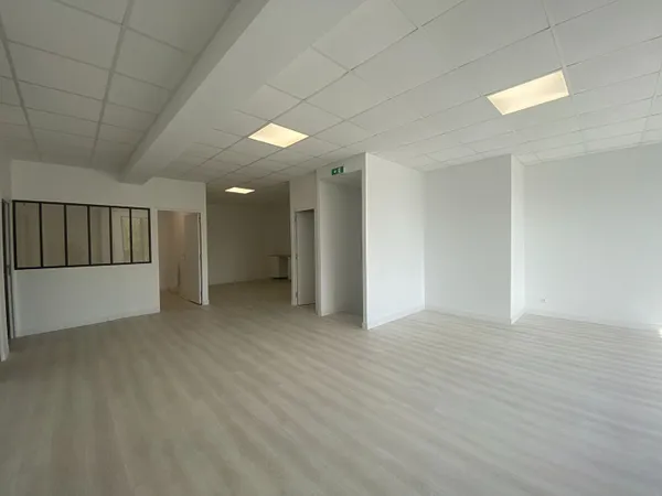 Local commercial 200 m²