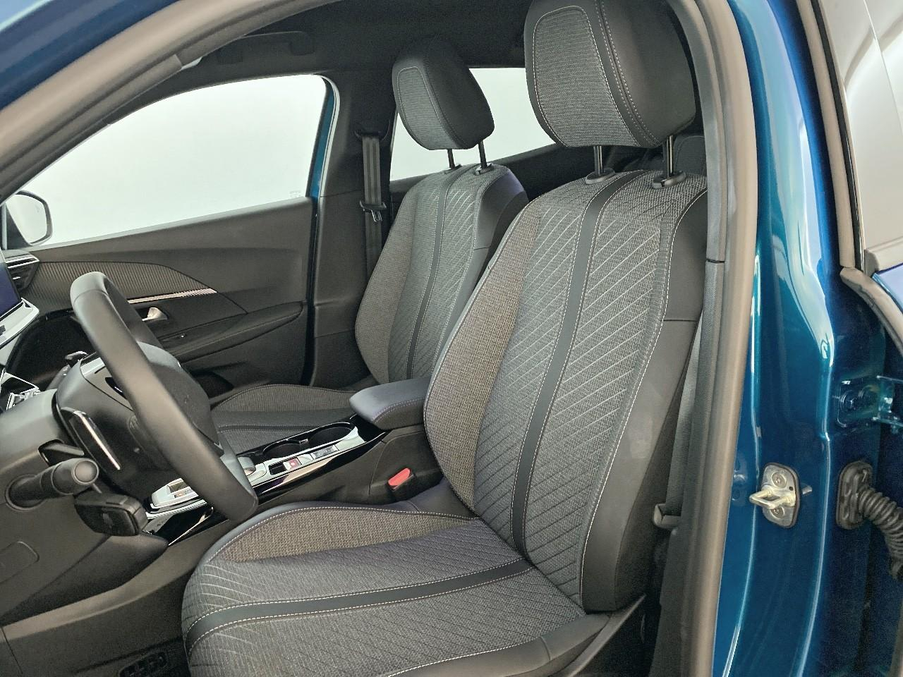 Peugeot 2008 hybrid 145 ch e-dcs6 allure — photo 9