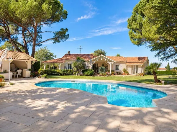 Maison de plain-pied 8 pièces 205 m²