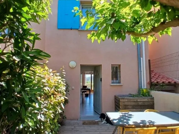 Location maison T3 Collioure jardin et vue mer
