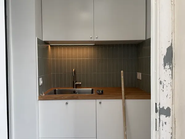 Studio meublé 14 m² refait à neuf avec mezzanine - Gaîté / Montparnasse - dispo de suite