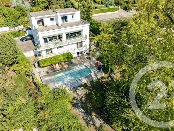 Maison 8 pièces 464 m²