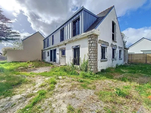 LORIENT : Maison à rénover avec beau potentiel