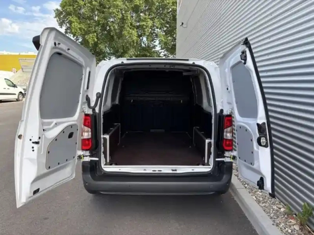 Peugeot Partner 1.5l 100ch xl 950kg pack premi — photo 6