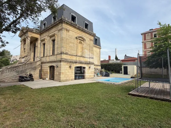 Maison 6 pièces 198 m²