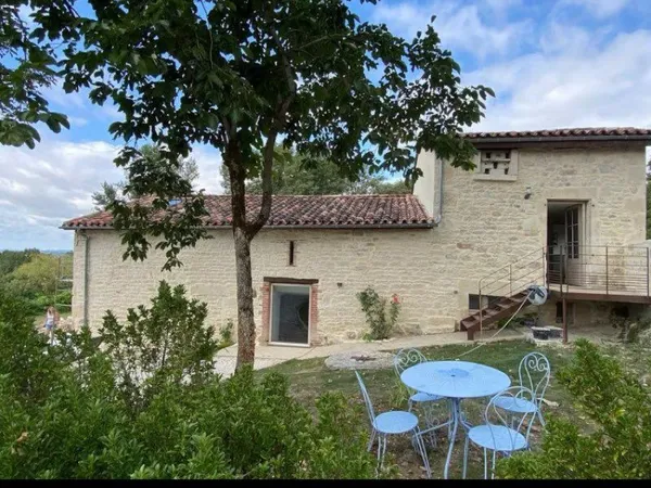Grange rénovée avec piscine + terrain constructible