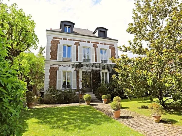 Maison 8 pièces 224 m²