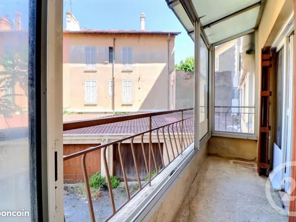 Studio 1 pièce 19 m²