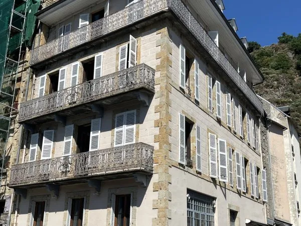 Local 1 pièce 460 m²