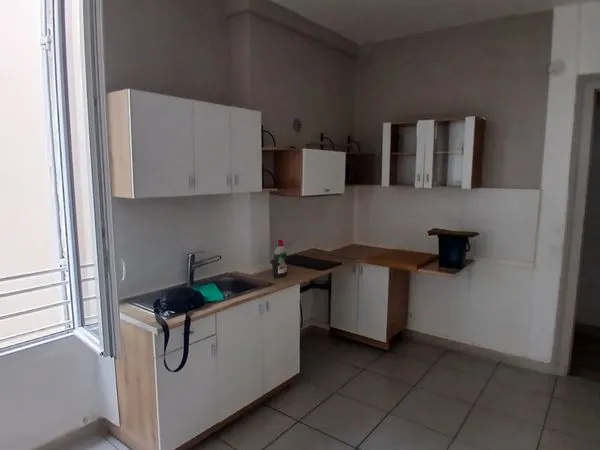 Appartement quartier Victor Hugo 40m2, proche tramway, centre commercial Meriadeck, idéal étudiant