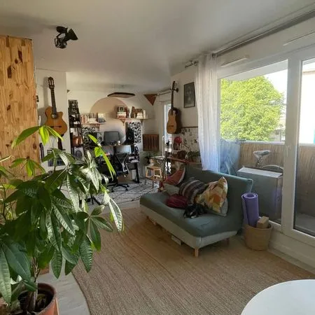 Studio lumineux avec balcon, immeuble neuf 2020, bien agencé