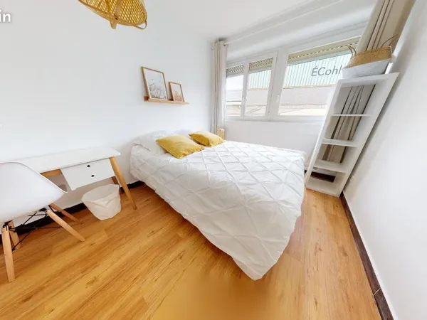 Chambre 6 pièces 78 m²