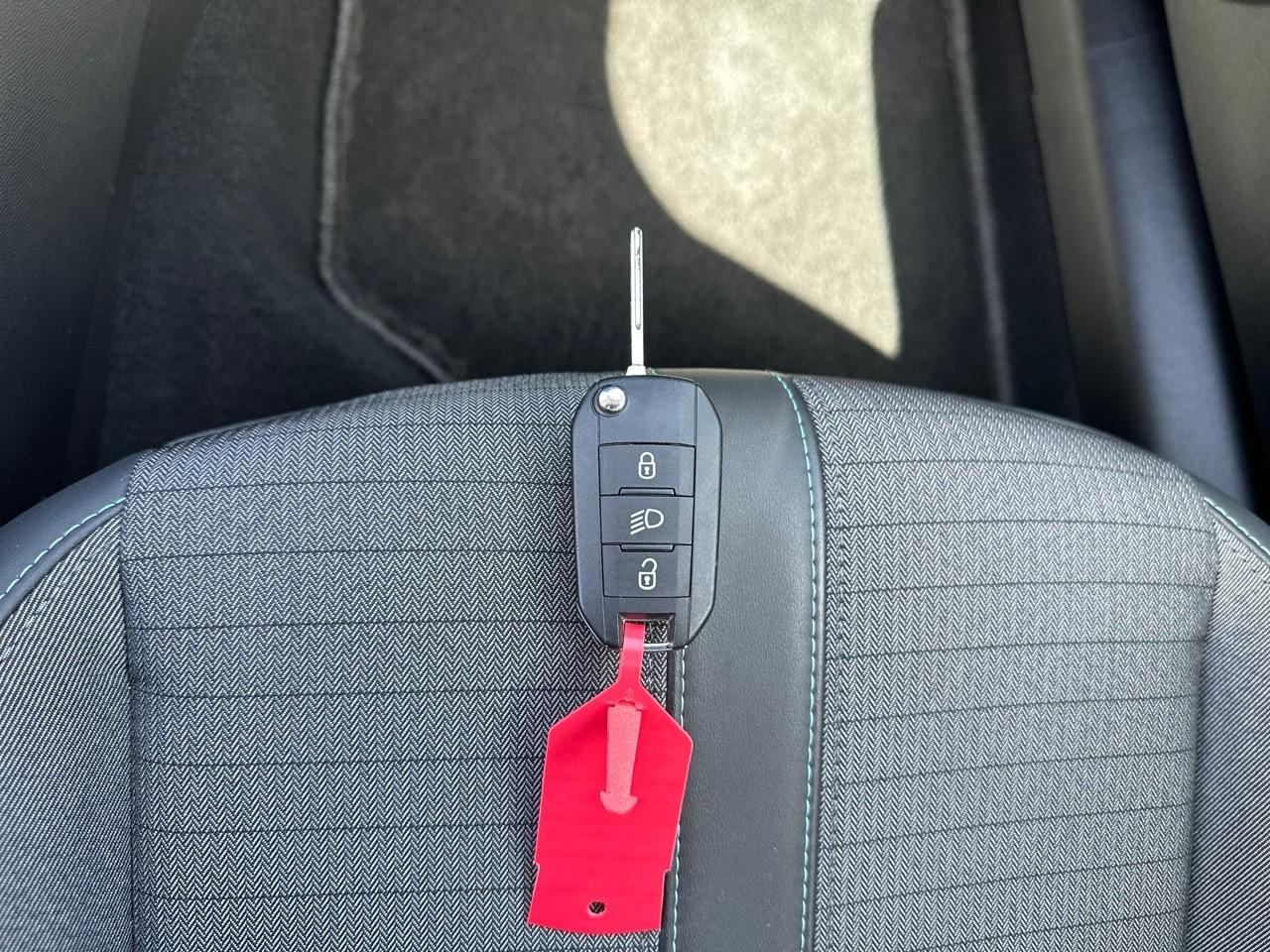 Peugeot 208 1.2 puretech 100ch s&s allure eat8 — photo 21
