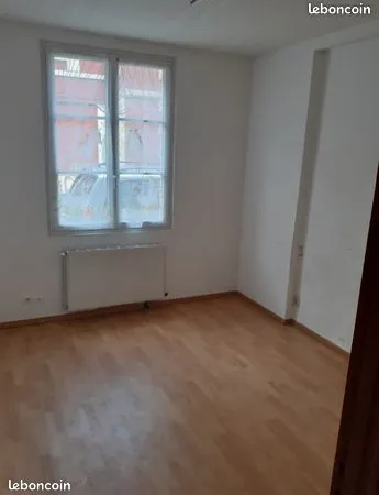 Loue / Location appartement duplex logement dans immeuble maison montataire centre ville mairie gare
