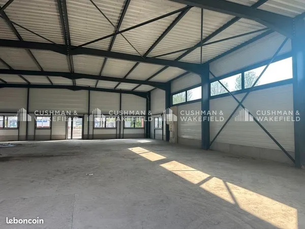 Local 780 m²