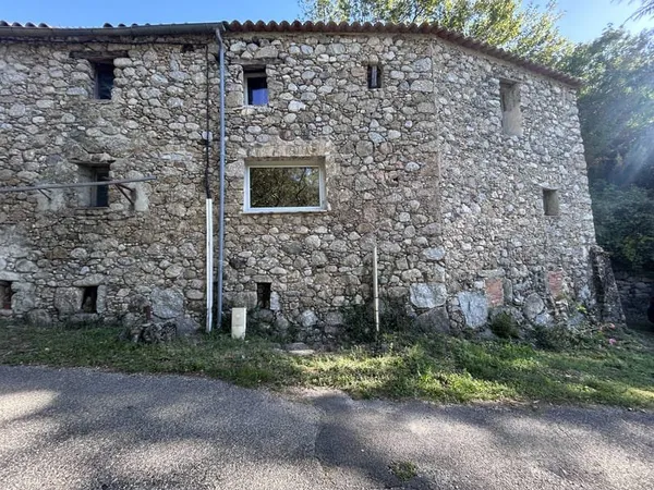 Maison de village atypique a Arphy à vendre