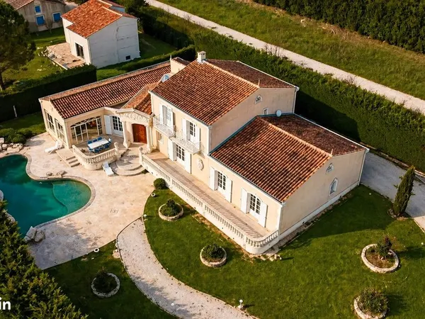 Villa 8 pièces 361 m²