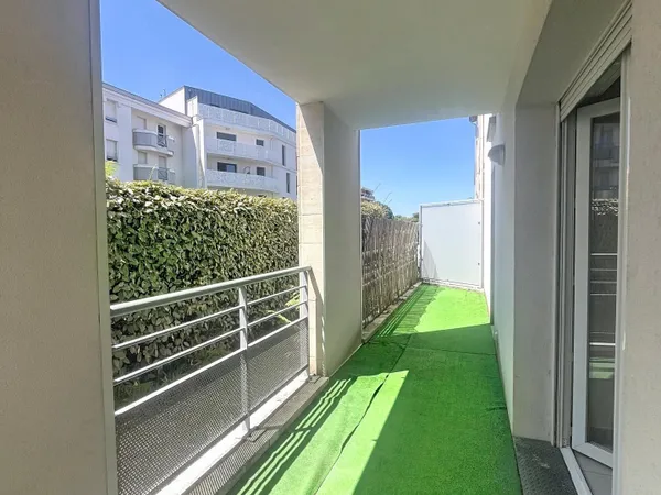 le Bouscat centre - T2 de 41 m2 avec terrasse et parking.