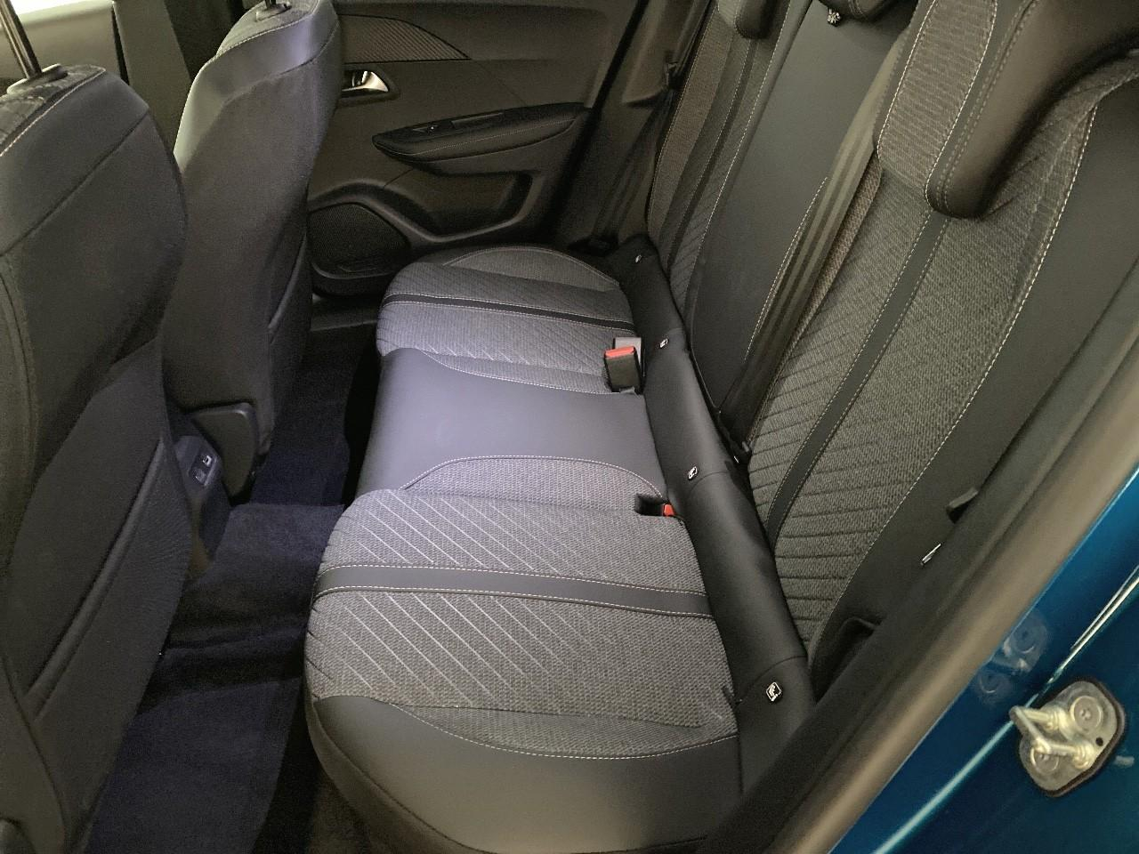 Peugeot 2008 hybrid 145 ch e-dcs6 allure — photo 10