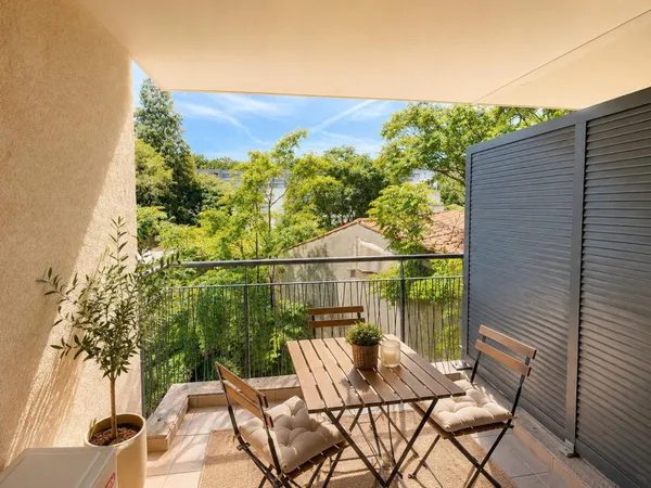T2 lumineux avec terrasse et parking sécurisé