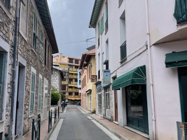 30 M2 MURS COMMERCIAUX LIBRES A CARNOLES