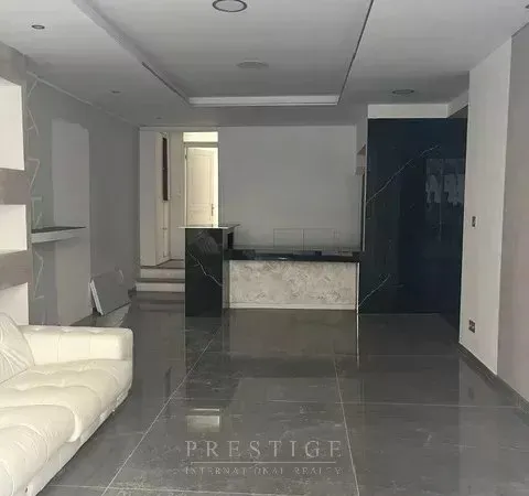 Juan les pins murs 82m² d'un local commercial avec appartement 2 pièces