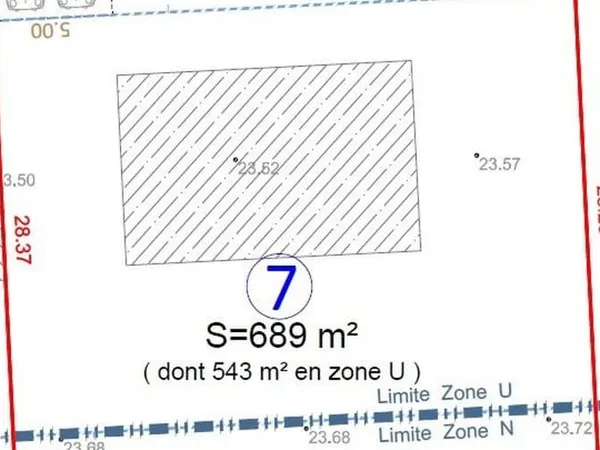 Terrain 689 m²