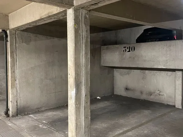 Place de Parking sécurisée à Nation