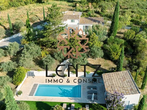 Villa de 226 m² avec piscine et appartement indépendant sur un