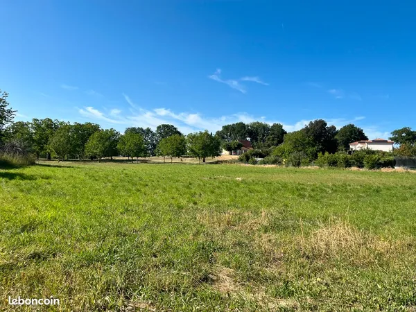 Magnifique terrain de 2000 m2 - potentiel d'acquisition de 2 lots pour un total de 4000 m2