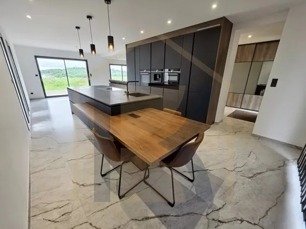 Maison 12 pièces 184 m²