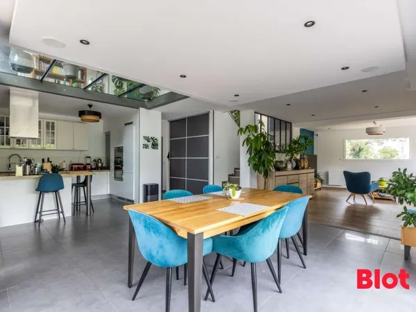 Maison 8 pièces 192 m²