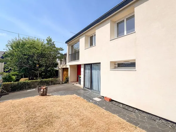 ANGERS MAISON AVEC JARDIN ET 2 STUDIOS INDÉPENDANTS
