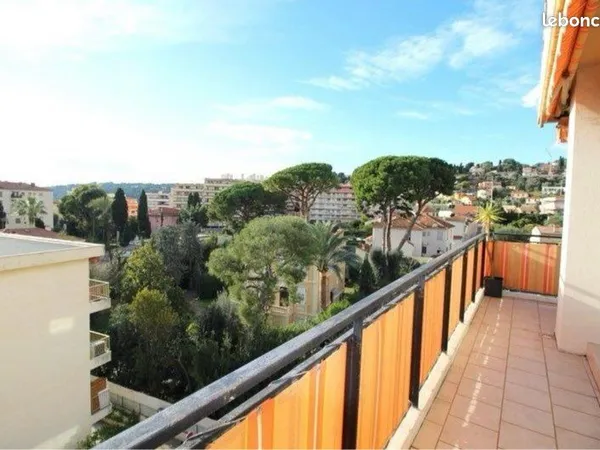 À LOUER - T3 de 60 m² avec balcon d'angle et garage fermé - Carnolès