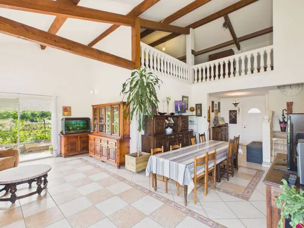 Maison 5 pièces 160 m²