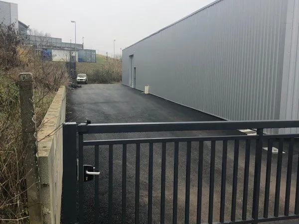 LOCAL D'ACTIVITÉ / ENTREPÔT - 200 m²