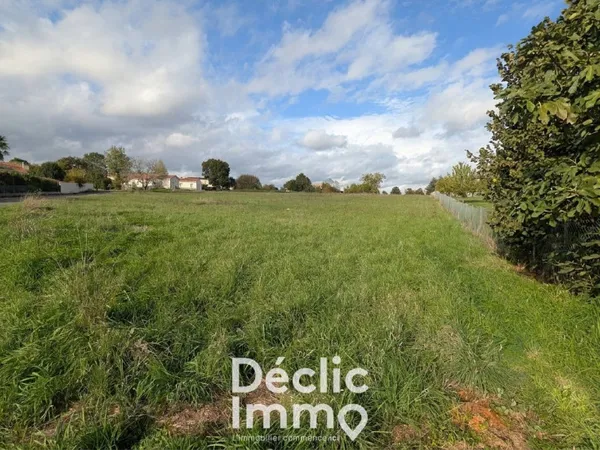 Terrain constructible 700 m²