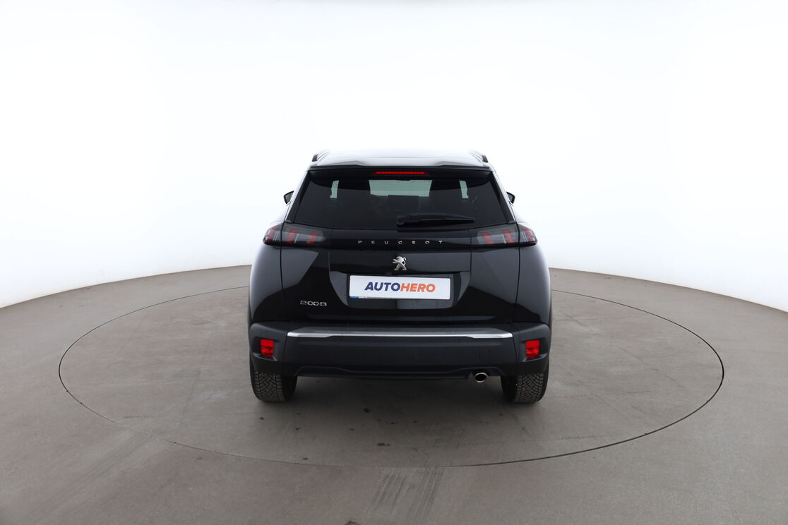 Peugeot 2008 1.5 Blue-HDi Allure Pack EAT8 — photo 4