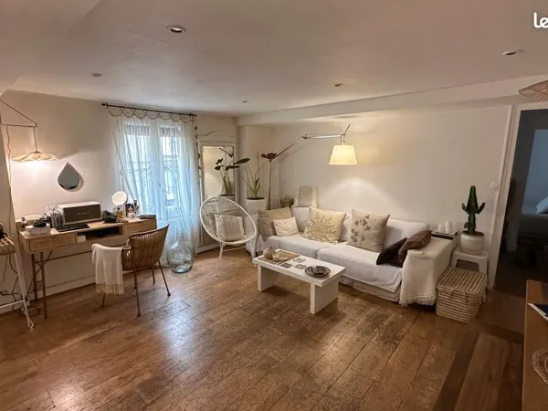 Appartement de 50 m² au calme absolu / Cour fleurie / Gardien