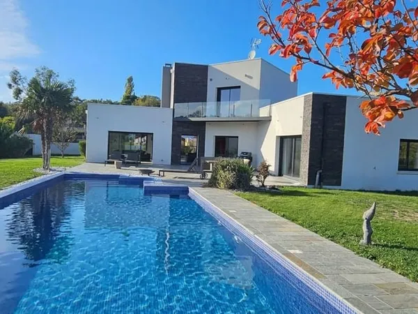 Maison 5 pièces 218 m²