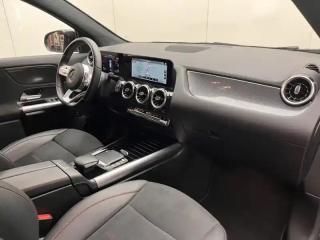 Mercedes Gla 200 d amg line — photo 18