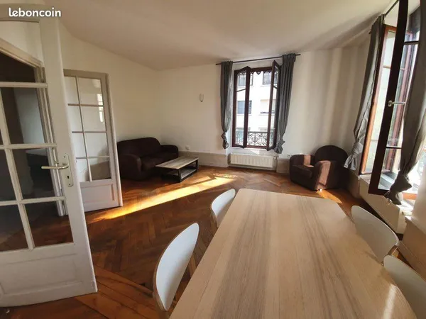 Appartement t4, 3 grandes chambres hyper centre secteur place Grenette