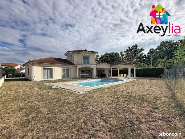 Villa 8 pièces 200 m²