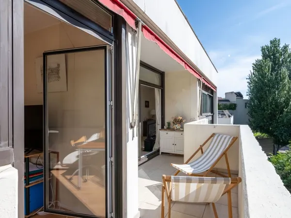 Sèvres Centre - dernier étage - 3 chambres - balcon terrasse de 8 m2 sur jardin