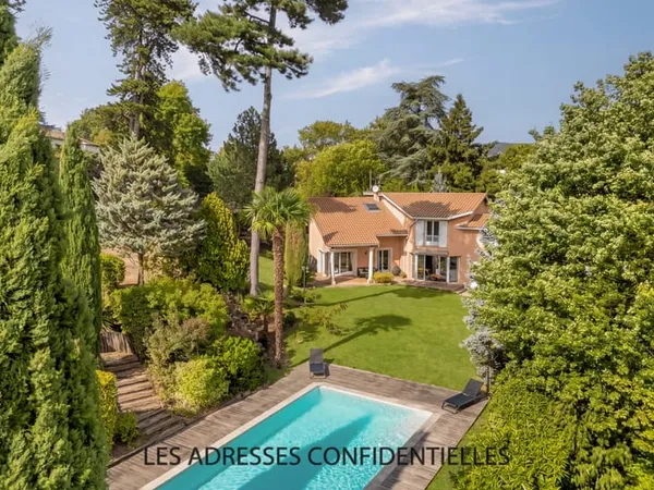 Champagne Au Mont D'or - Maison familiale - 226.50 m2 - sur