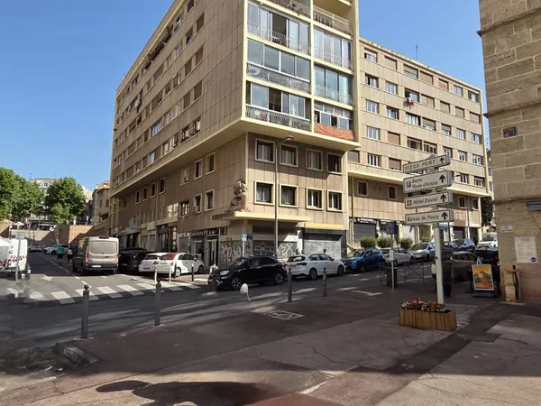 Appartement T2 de 48 m2 à fort potentiel Rue Caisserie / A