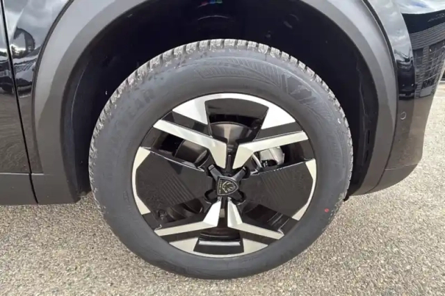 Peugeot 2008 hybrid 145 e-dcs6 — photo 55