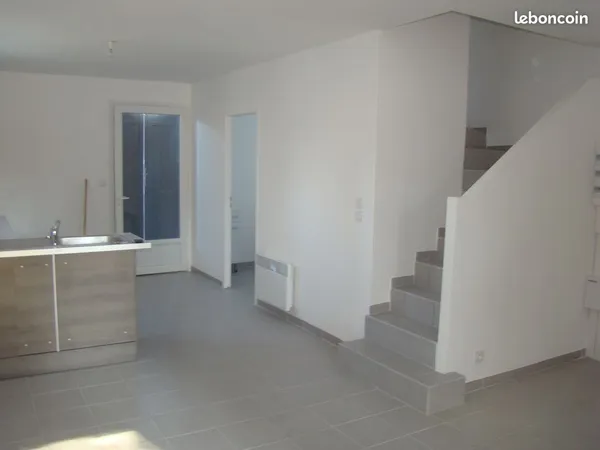 Loue maison mitoyenne 75m2 paradou alpilles